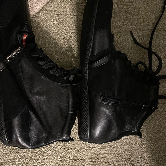 Prada - Picture 5 of 5